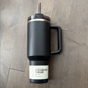 STANLEY Black 40oz Quencher H2.0 Tumbler, Flowstate Lid, Insulated Cup Travel
